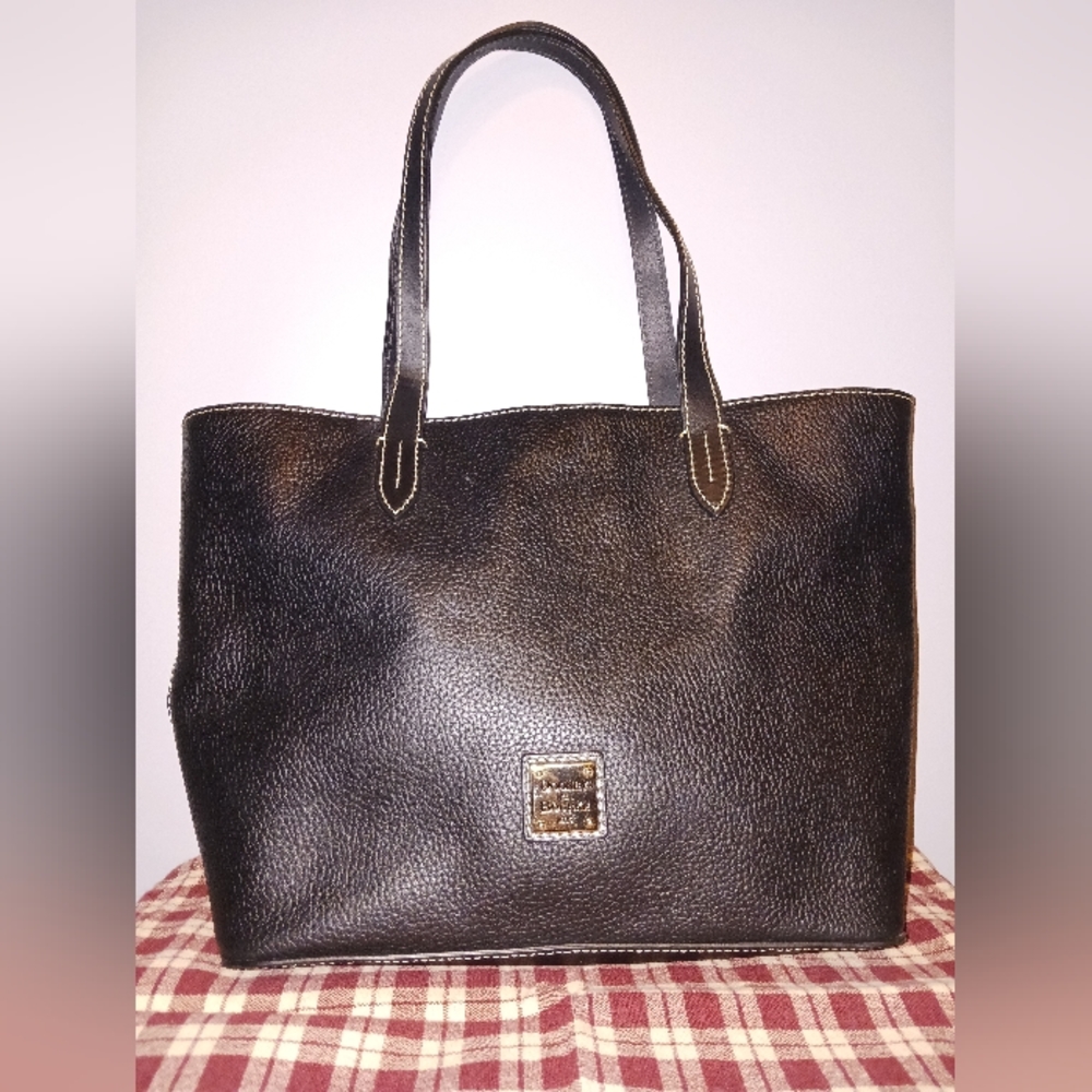 *EXCELLENT CONDITION* Dooney And Bourke Pebble Leather Medium Tote
